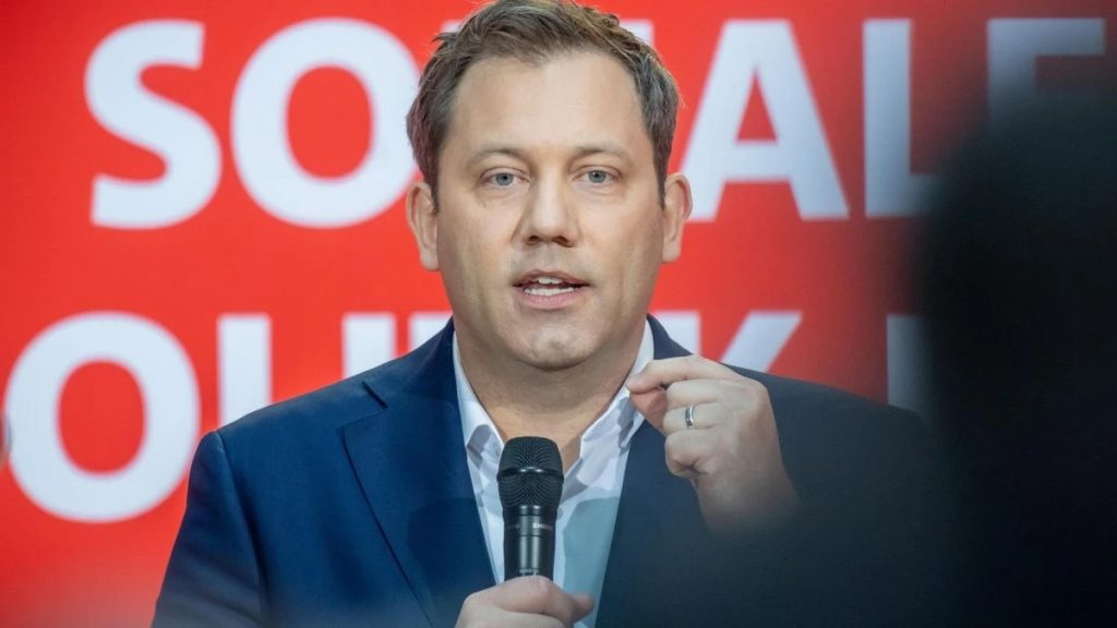 Lars Klingbeil: SPD-Chef, Soldatensohn und möglicher Finanzminister Lars Klingbeil: SPD-Chef, Soldatensohn und möglicher Finanzminister