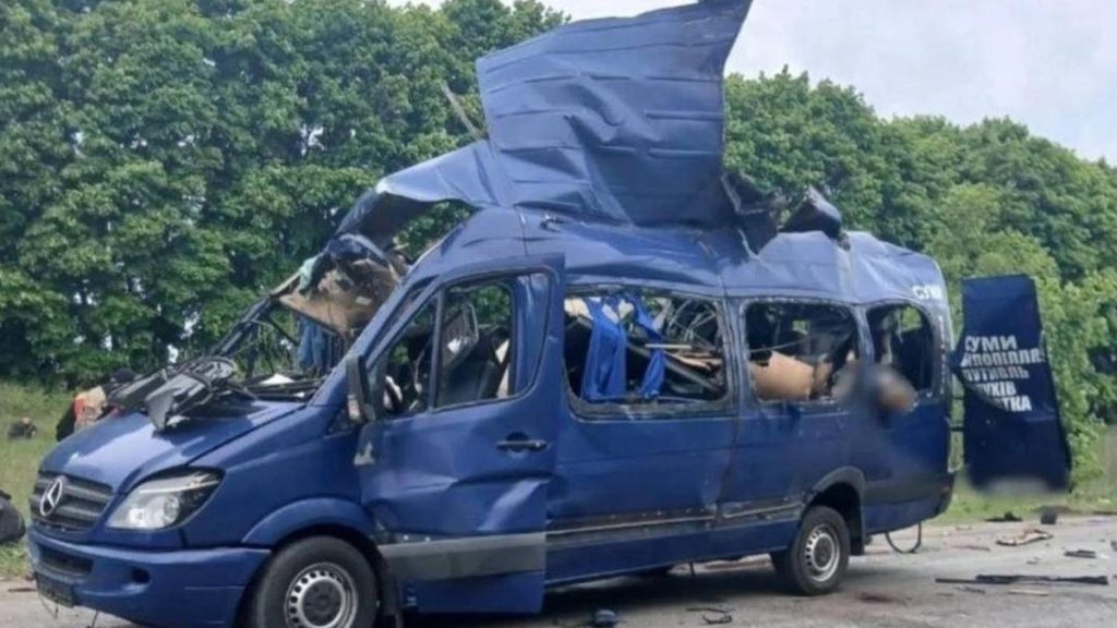 Neun Tote bei russischem Angriff auf Bus mit Zivilisten im Nordosten der Ukraine Neun Tote bei russischem Angriff auf Bus mit Zivilisten im Nordosten der Ukraine